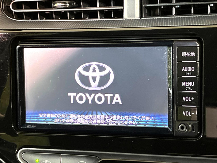 2017 Toyota Aqua DAA-NHP10 (UW-69fea47bef420)[15]