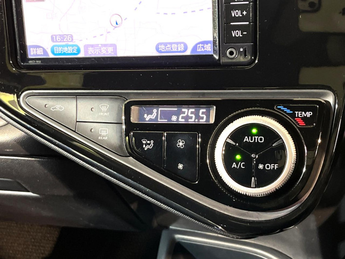 2017 Toyota Aqua DAA-NHP10 (UW-69fea47bef420)[16]