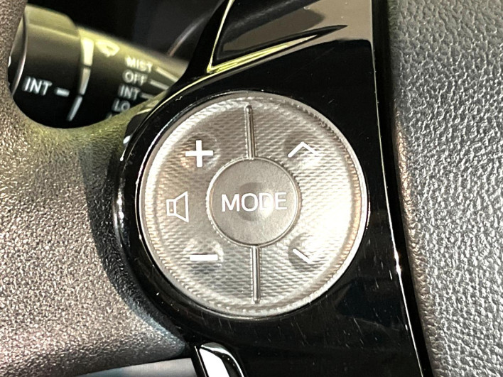 2017 Toyota Aqua DAA-NHP10 (UW-69fea47bef420)[23]