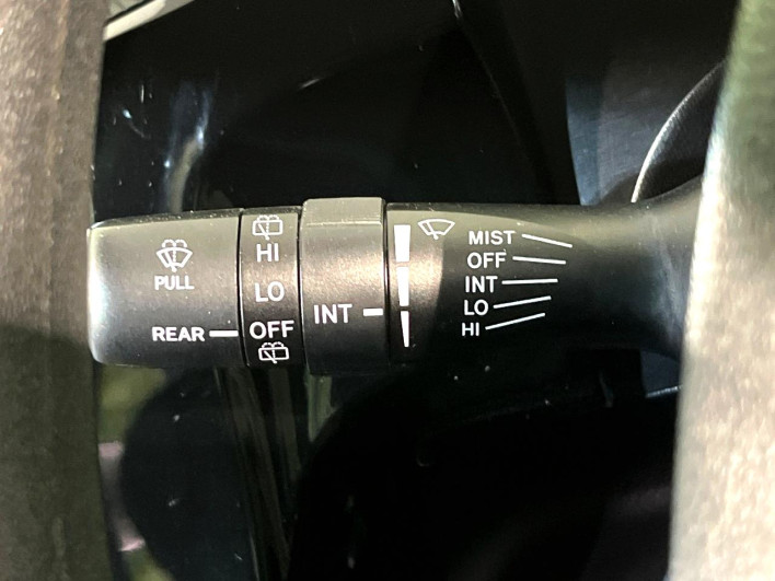 2017 Toyota Aqua DAA-NHP10 (UW-69fea47bef420)[26]