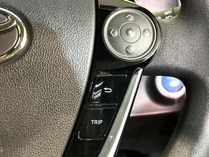 2017 Toyota Aqua DAA-NHP10 (UW-69fea47bef420)[24]