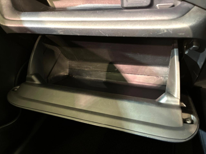 2017 Toyota Aqua DAA-NHP10 (UW-69fea47bef420)[20]