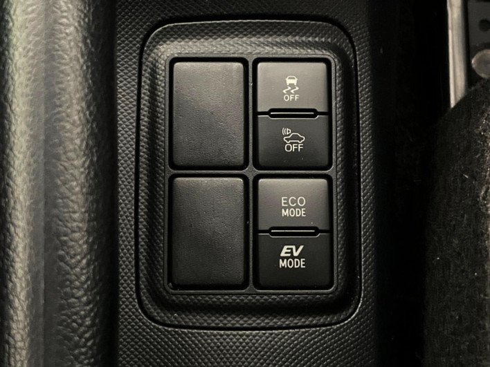 2017 Toyota Aqua DAA-NHP10 (UW-69fea47bef420)[19]