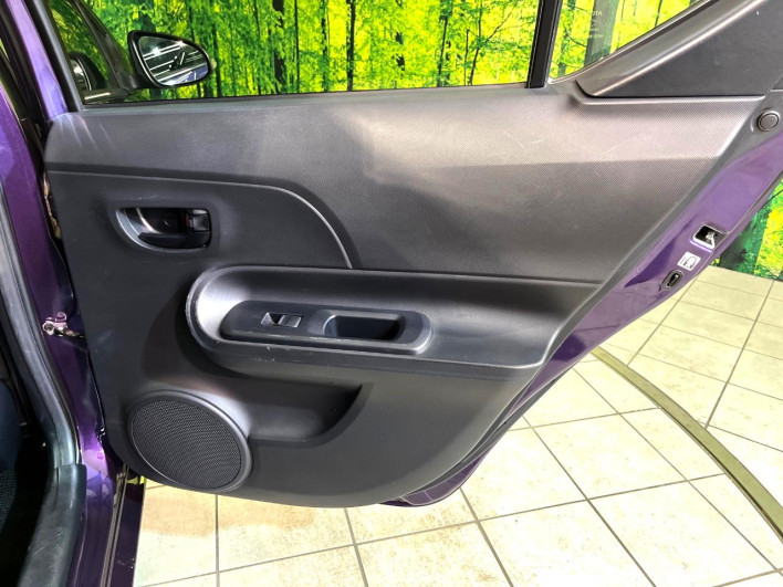 2017 Toyota Aqua DAA-NHP10 (UW-69fea47bef420)[29]