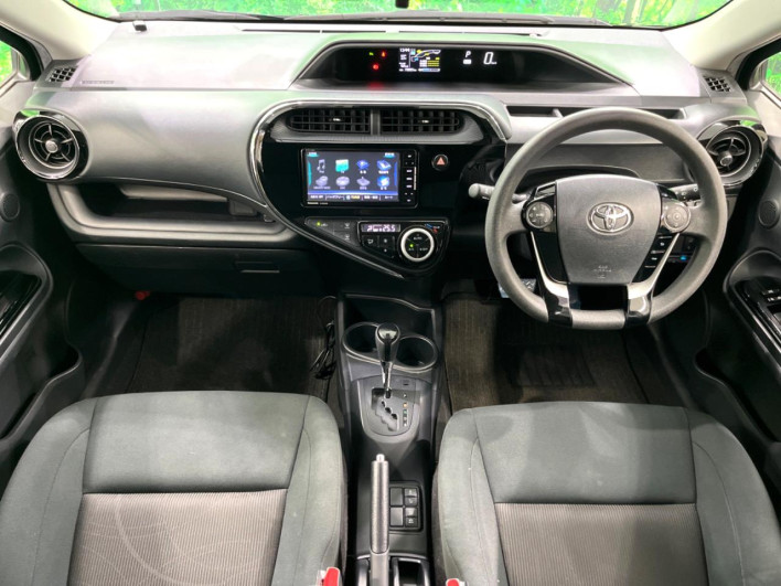 2018 Toyota Aqua DAA-NHP10 (UW-69fea47deb6c9)[18]