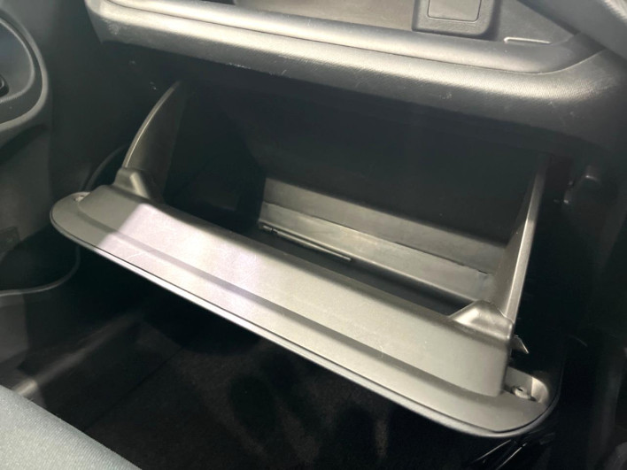 2018 Toyota Aqua DAA-NHP10 (UW-69fea47deb6c9)[21]