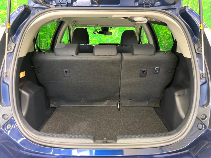 2018 Toyota Aqua DAA-NHP10 (UW-69fea47deb6c9)[13]