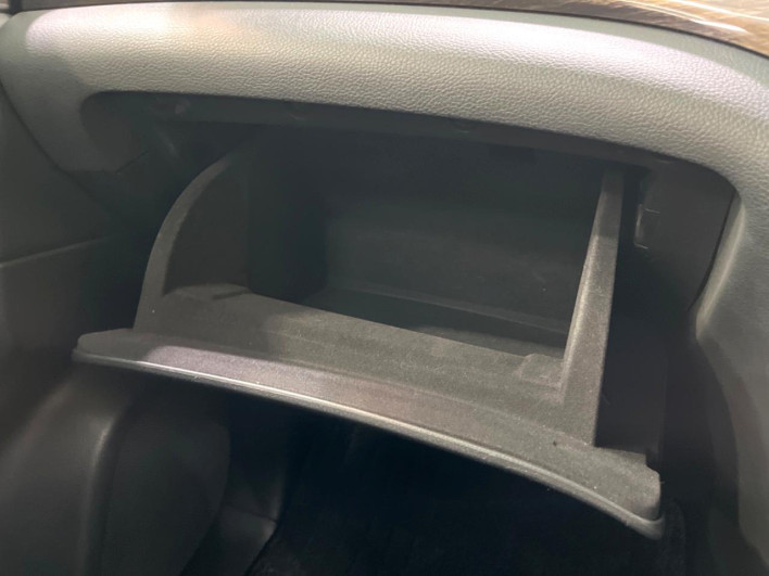 2012 Nissan Elgrand DBA-TE52 (UW-69fea49171004)[25]