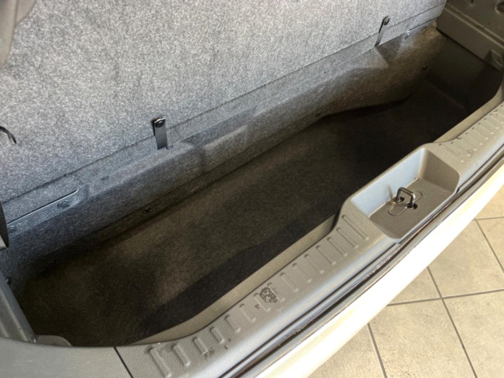 2012 Nissan Elgrand DBA-TE52 (UW-69fea49171004)[14]