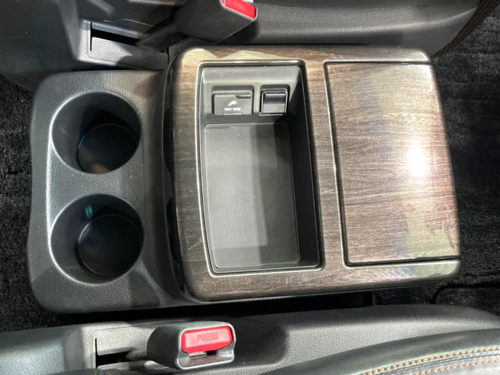 2012 Nissan Elgrand DBA-TE52 (UW-69fea49171004)[29]