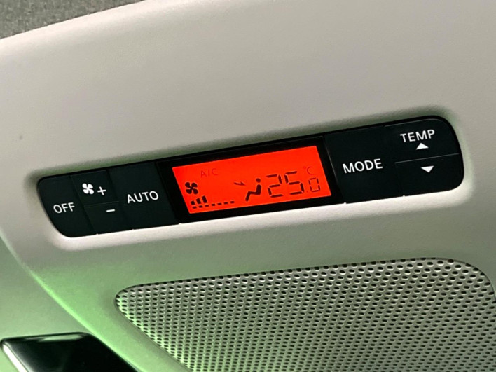 2012 Nissan Elgrand DBA-TE52 (UW-69fea49171004)[19]