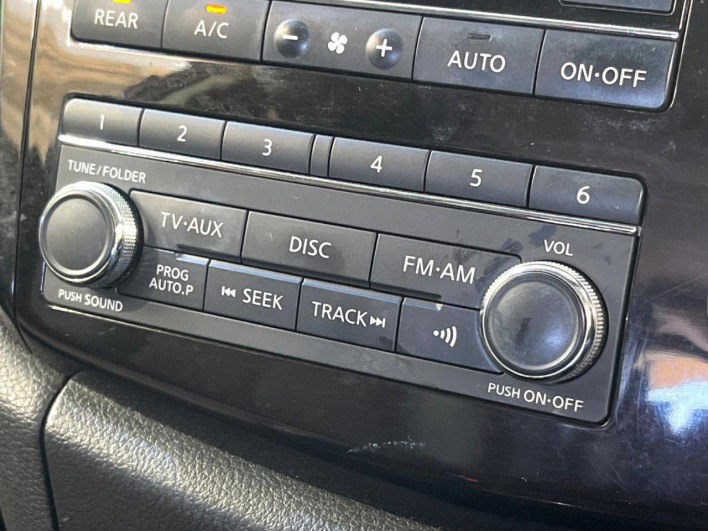 2012 Nissan Elgrand DBA-TE52 (UW-69fea49171004)[28]