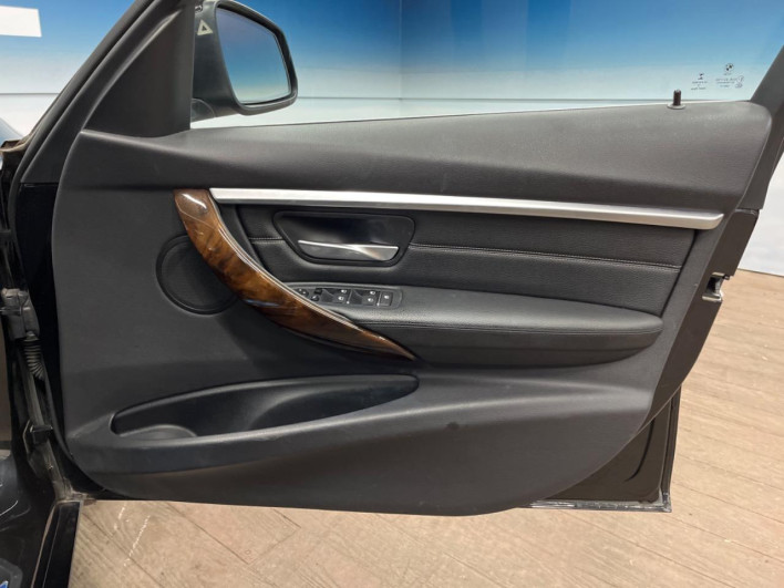 2016 BMW 3 Series DBA-8A20 (UW-69fea49b06dc9)[29]