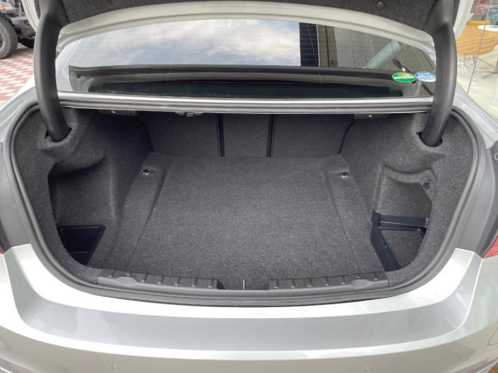 2016 BMW 3 Series DBA-8A20 (UW-69fea49b17934)[19]
