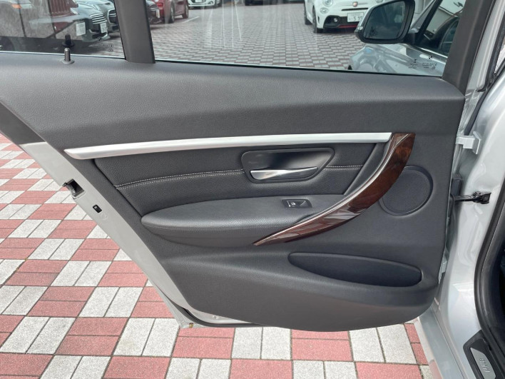 2016 BMW 3 Series DBA-8A20 (UW-69fea49b17934)[22]