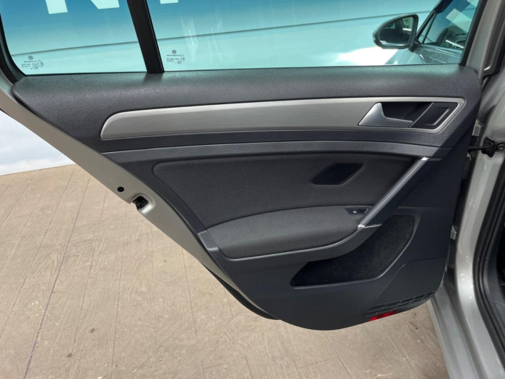 2015 Volkswagen Golf Variant DBA-AUCJZ (UW-69fea49fe8c02)[26]