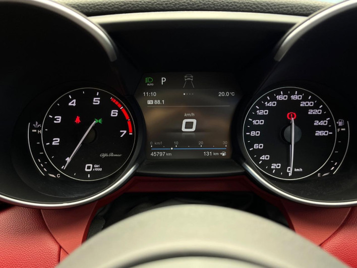 2019 Alfa Romeo Giulia ABA-95220 (UW-69fea4a24df95)[15]