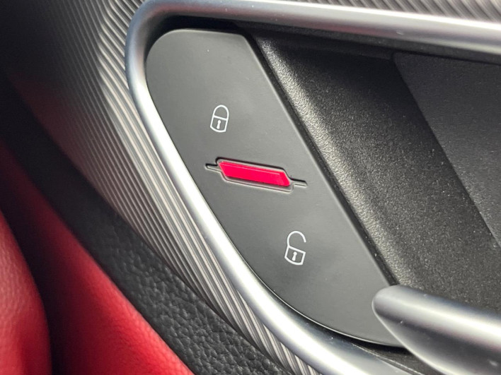 2019 Alfa Romeo Giulia ABA-95220 (UW-69fea4a24df95)[4]