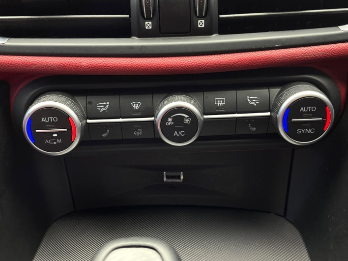 2019 Alfa Romeo Giulia ABA-95220 (UW-69fea4a24df95)[16]