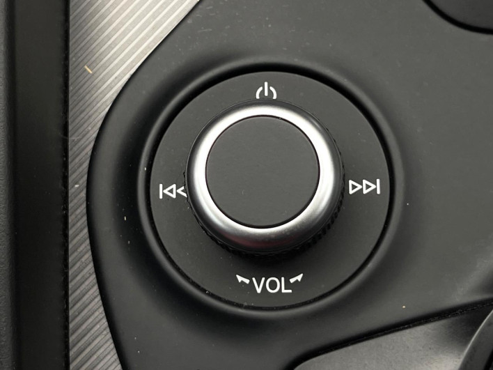2019 Alfa Romeo Giulia ABA-95220 (UW-69fea4a24df95)[22]