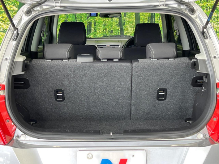 2016 Suzuki Swift DBA-ZC72S (UW-69fea4a3032cc)[28]