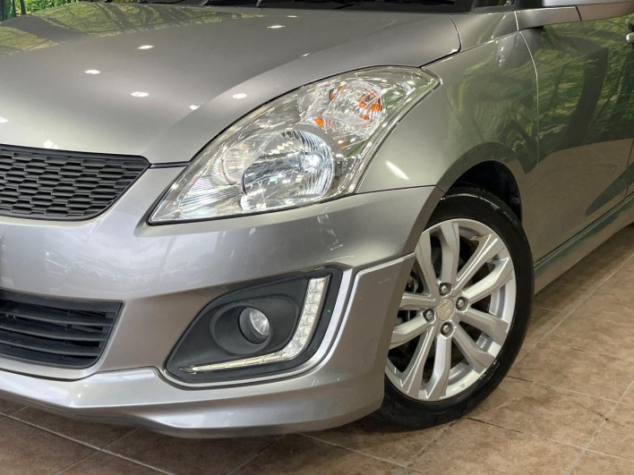 2016 Suzuki Swift DBA-ZC72S (UW-69fea4a3032cc)[13]
