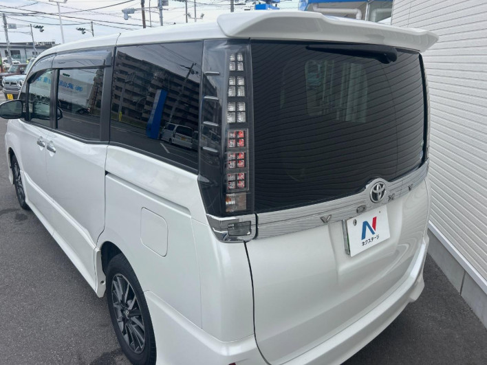 2015 Toyota Voxy DBA-ZRR80W (UW-69fea4a82235c)[12]