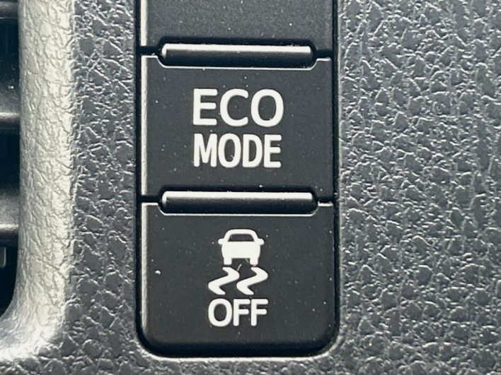 2015 Toyota Voxy DBA-ZRR80W (UW-69fea4a82235c)[28]