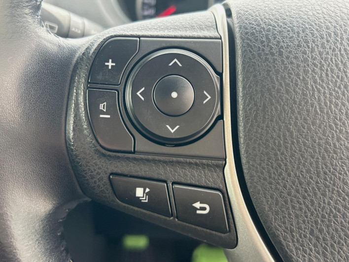 2015 Toyota Voxy DBA-ZRR80W (UW-69fea4a82235c)[27]