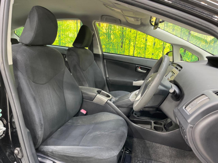 2013 Toyota Prius DAA-ZVW30 (UW-69fea4b15cd8e)[28]