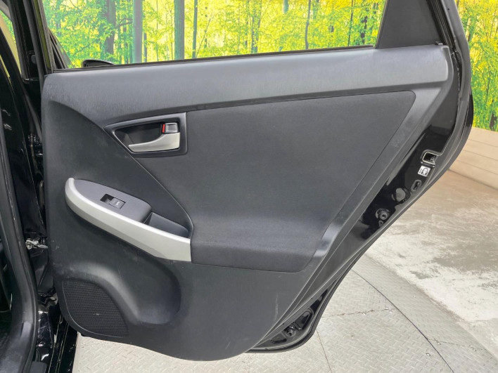 2013 Toyota Prius DAA-ZVW30 (UW-69fea4b15cd8e)[26]