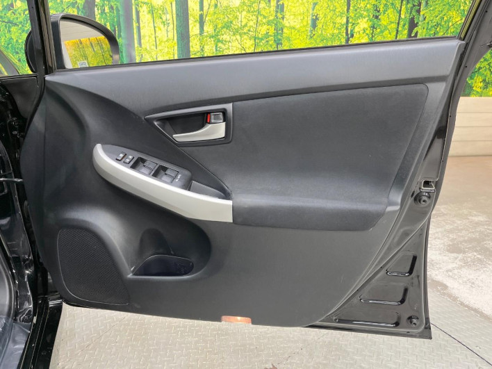 2013 Toyota Prius DAA-ZVW30 (UW-69fea4b15cd8e)[27]