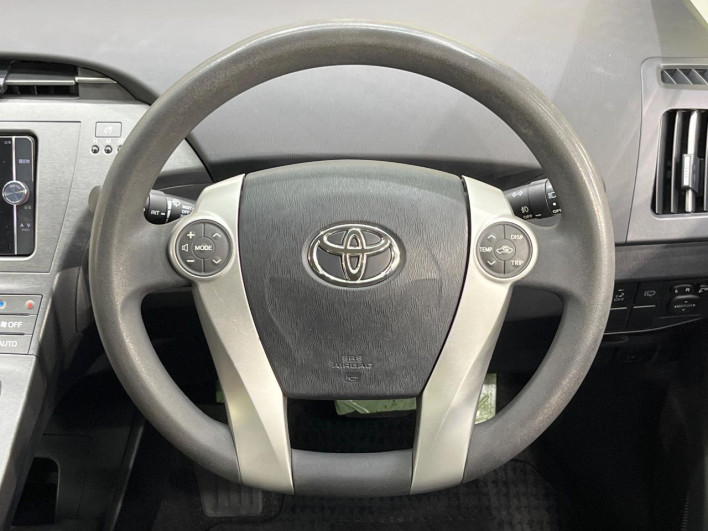 2013 Toyota Prius DAA-ZVW30 (UW-69fea4b15cd8e)[24]