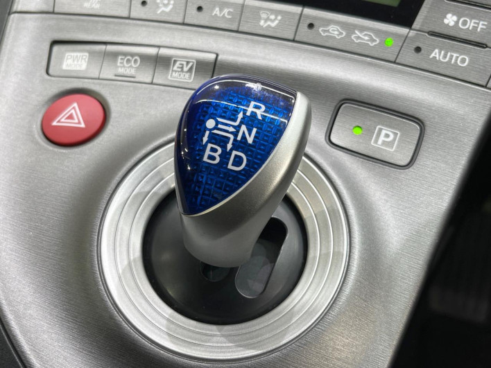 2013 Toyota Prius DAA-ZVW30 (UW-69fea4b15cd8e)[23]