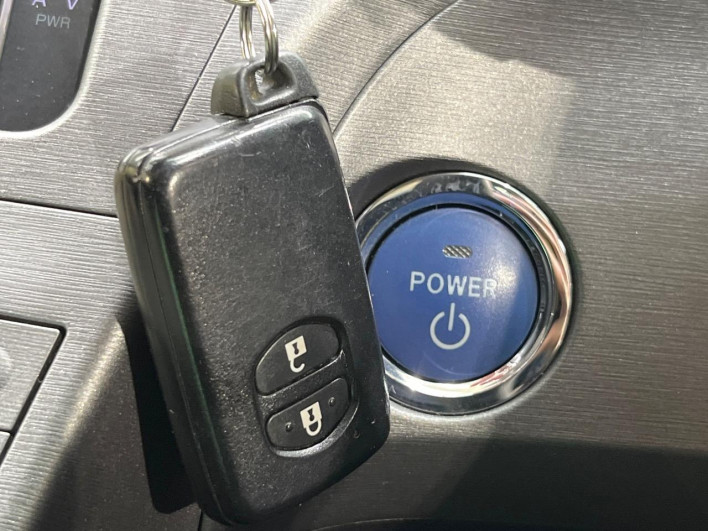 2013 Toyota Prius DAA-ZVW30 (UW-69fea4b15cd8e)[15]