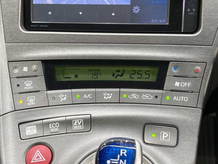 2013 Toyota Prius DAA-ZVW30 (UW-69fea4b15cd8e)[21]