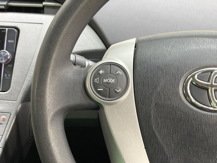 2013 Toyota Prius DAA-ZVW30 (UW-69fea4b15cd8e)[12]