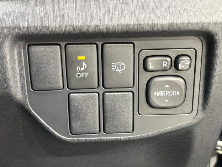 2013 Toyota Prius DAA-ZVW30 (UW-69fea4b15cd8e)[16]