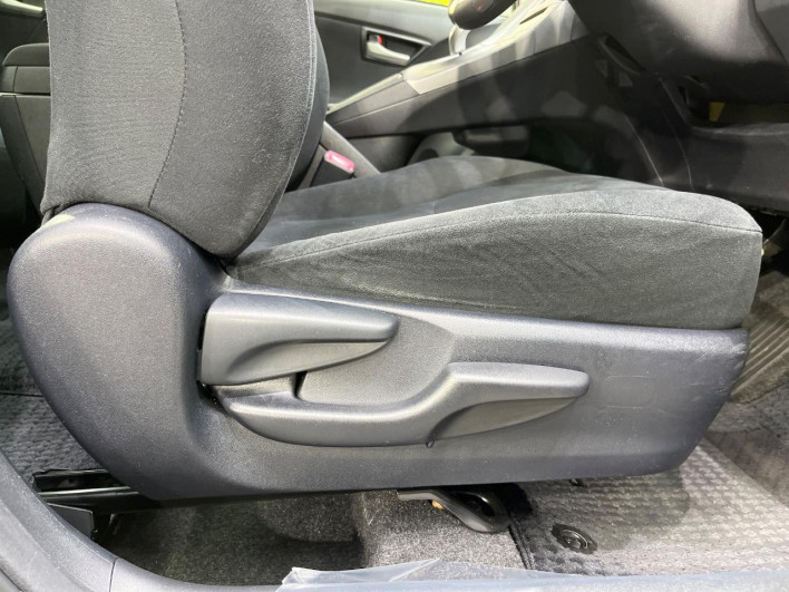 2013 Toyota Prius DAA-ZVW30 (UW-69fea4b15cd8e)[9]