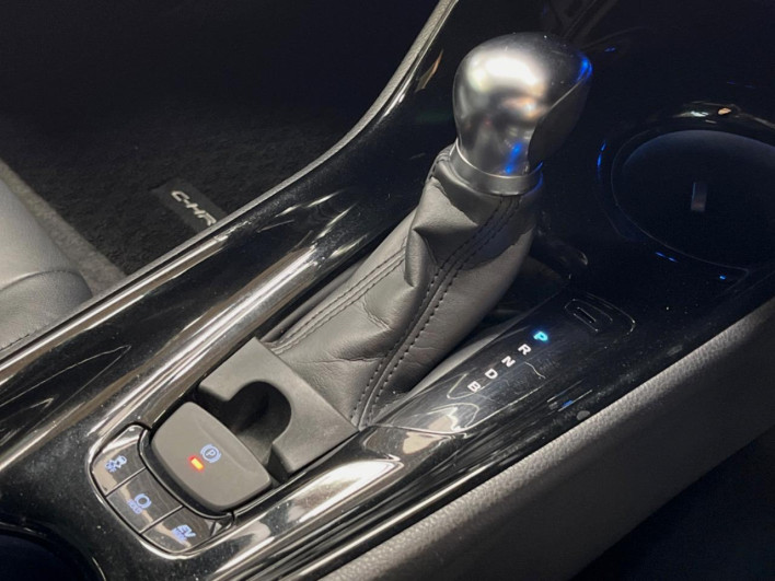 2017 Toyota C-HR DAA-ZYX10 (UW-69fea4bd784f7)[24]