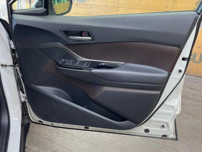 2017 Toyota C-HR DAA-ZYX10 (UW-69fea4bd784f7)[10]