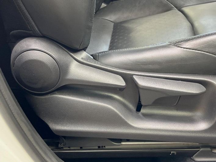 2017 Toyota C-HR DAA-ZYX10 (UW-69fea4bd784f7)[15]
