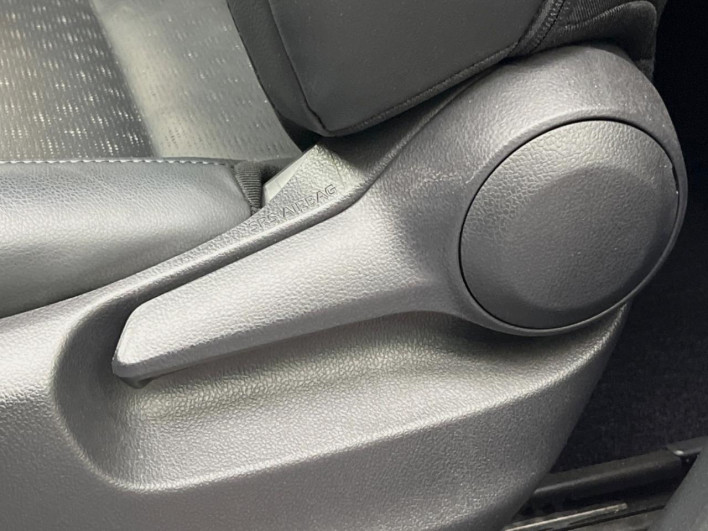 2017 Toyota C-HR DAA-ZYX10 (UW-69fea4bd784f7)[16]