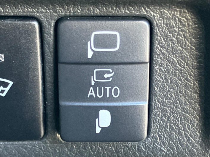 2013 Toyota Vellfire DBA-ANH20W (UW-69fff549c88b0)[16]