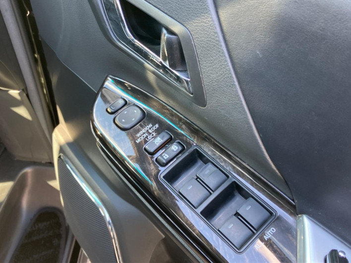 2013 Toyota Vellfire DBA-ANH20W (UW-69fff549c88b0)[10]