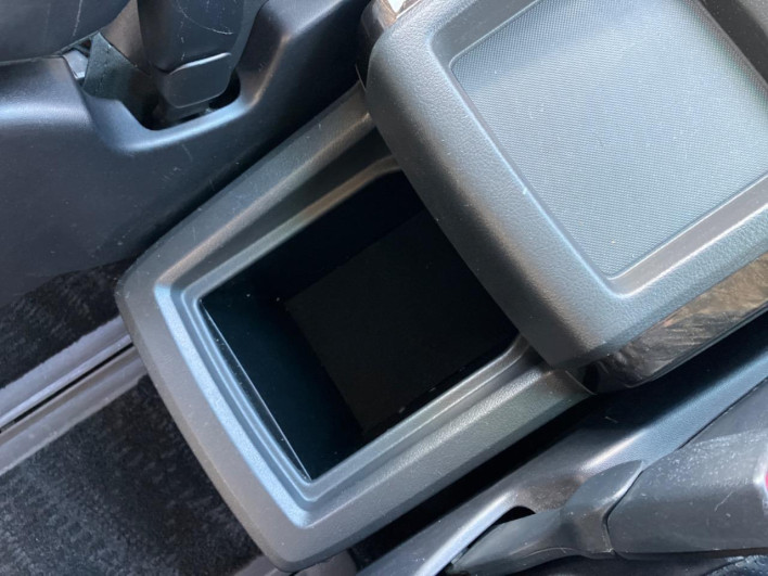 2013 Toyota Vellfire DBA-ANH20W (UW-69fff549c88b0)[24]
