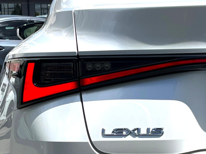 2021 Lexus IS 6AA-AVE30 (UW-69fff54c518e2)[19]