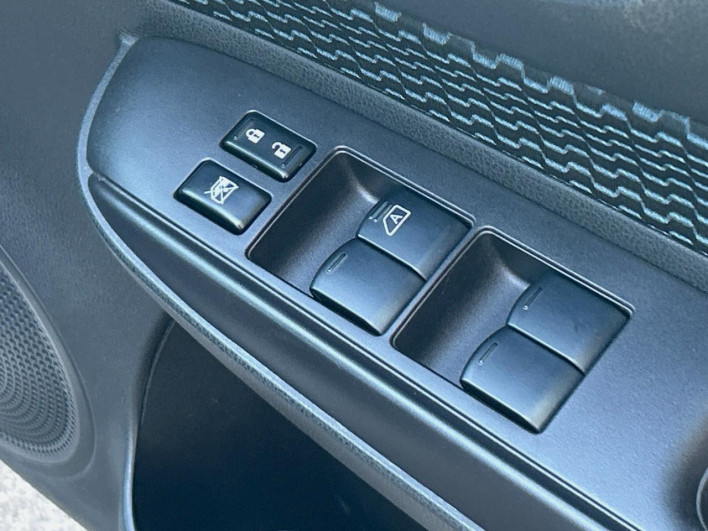 2013 Nissan Note DBA-E12 (UW-69fff5698db8c)[19]