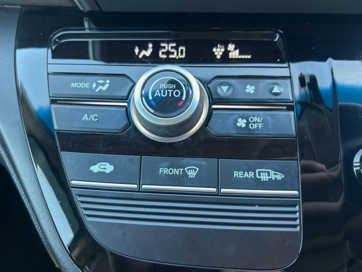 2018 Honda Freed hybrid DAA-GB7 (UW-69fff570c35cd)[26]