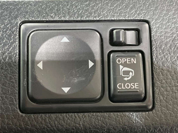 2014 Nissan Serena DAA-HFC26 (UW-69fff5898ba82)[23]
